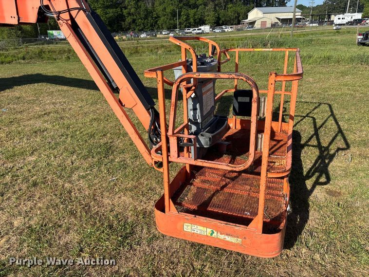 image for item DU0465 2005 JLG 860SJ boom lift