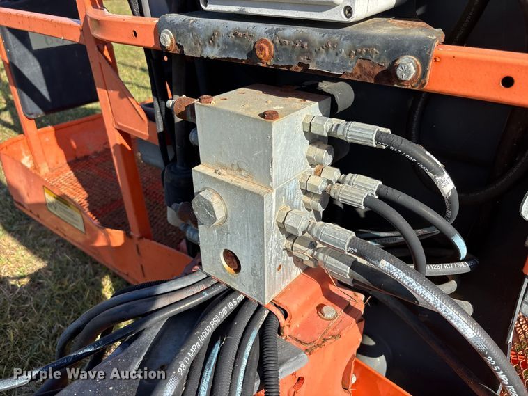 image for item DU0465 2005 JLG 860SJ boom lift