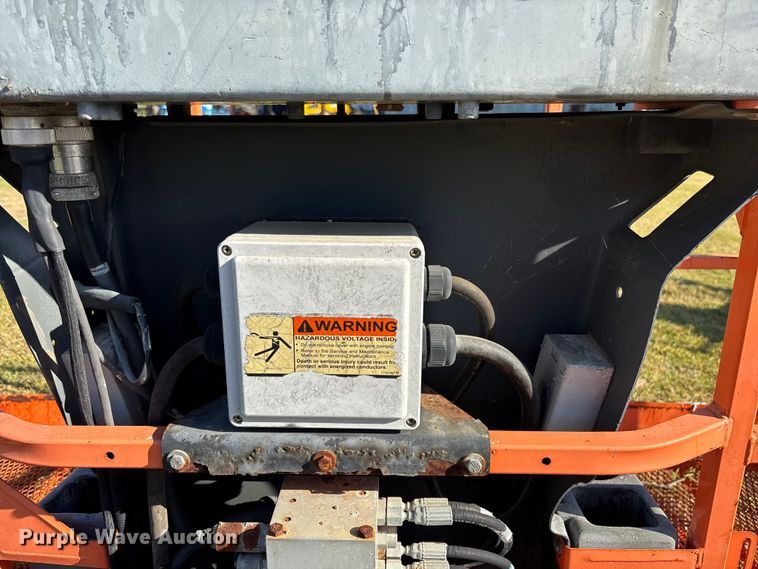 image for item DU0465 2005 JLG 860SJ boom lift