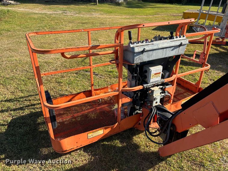 image for item DU0465 2005 JLG 860SJ boom lift