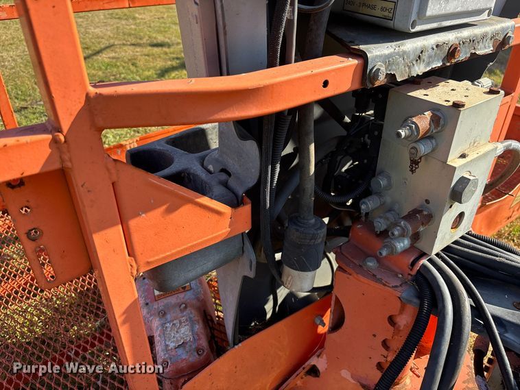 image for item DU0465 2005 JLG 860SJ boom lift