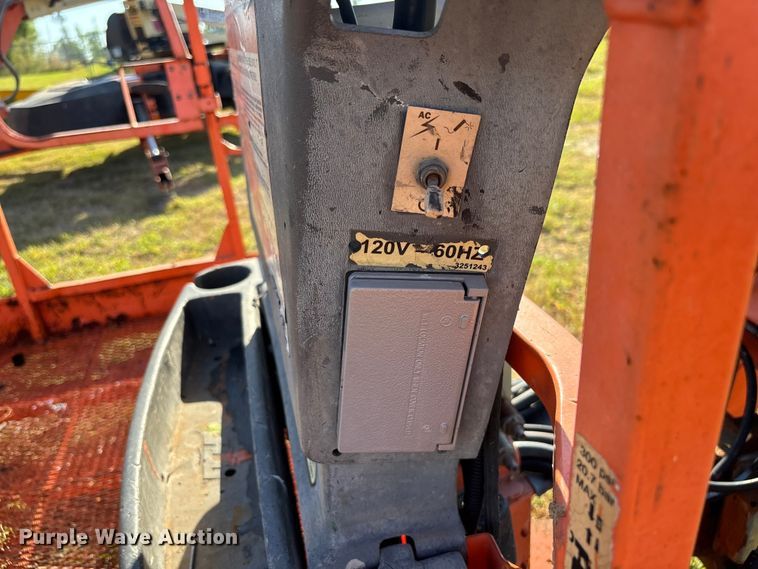 image for item DU0465 2005 JLG 860SJ boom lift