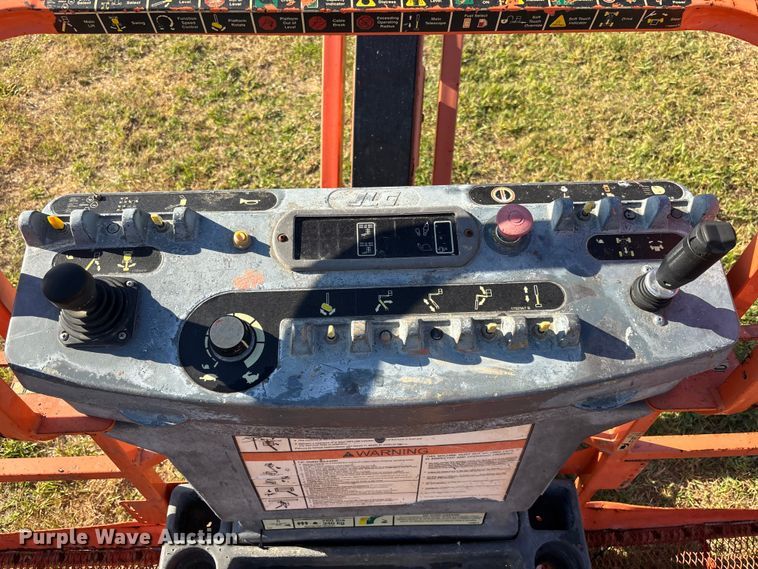 image for item DU0465 2005 JLG 860SJ boom lift