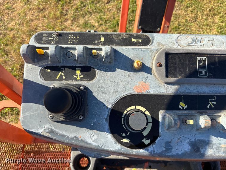 image for item DU0465 2005 JLG 860SJ boom lift