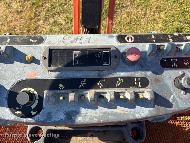 image for item DU0465 2005 JLG 860SJ boom lift