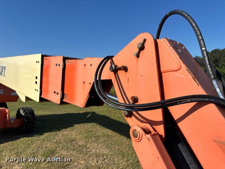 image for item DU0465 2005 JLG 860SJ boom lift