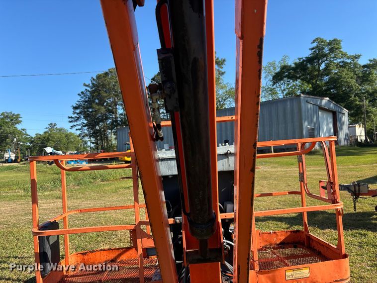 image for item DU0465 2005 JLG 860SJ boom lift