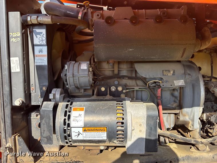 image for item DU0465 2005 JLG 860SJ boom lift