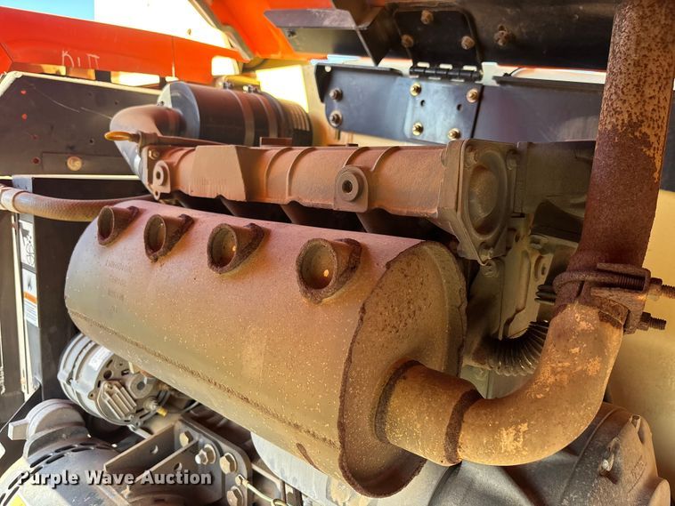 image for item DU0465 2005 JLG 860SJ boom lift