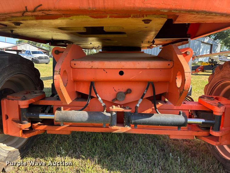 image for item DU0465 2005 JLG 860SJ boom lift