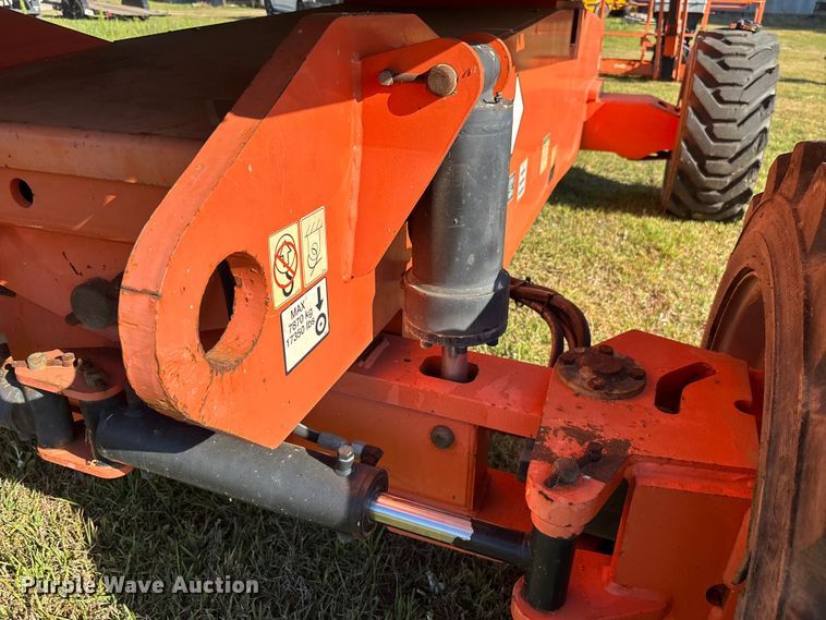 image for item DU0465 2005 JLG 860SJ boom lift