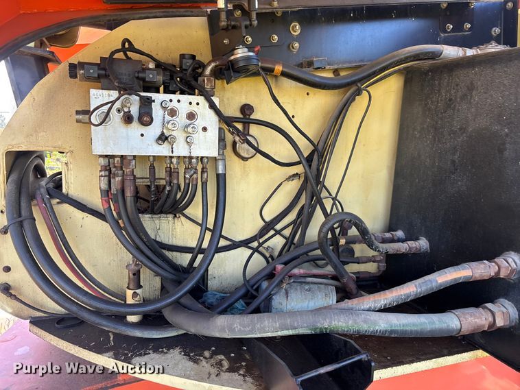 image for item DU0465 2005 JLG 860SJ boom lift