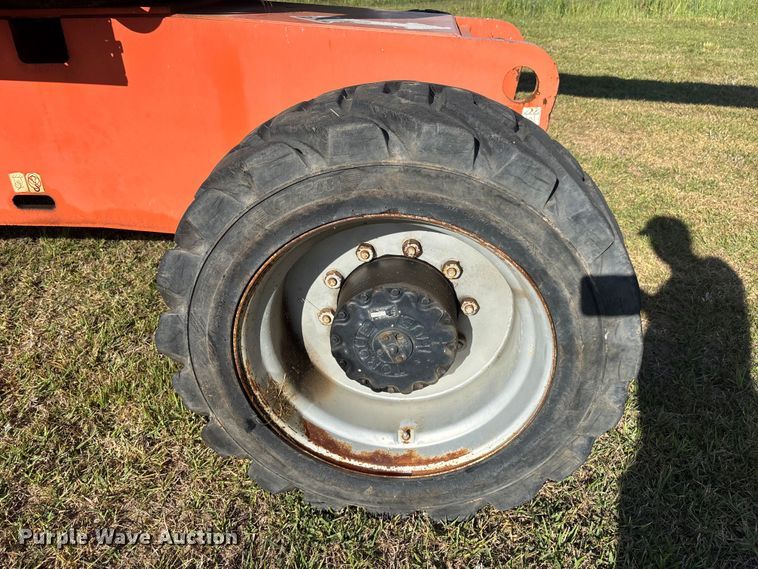 image for item DU0465 2005 JLG 860SJ boom lift