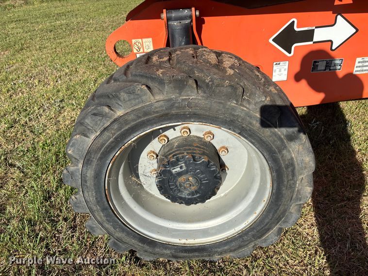 image for item DU0465 2005 JLG 860SJ boom lift