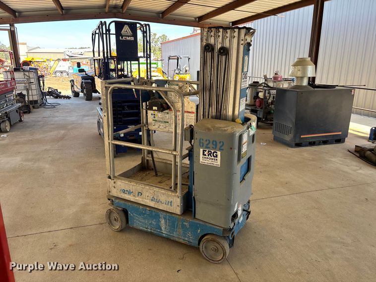 image for item DU0466 2010 Genie GR-20 vertical lift