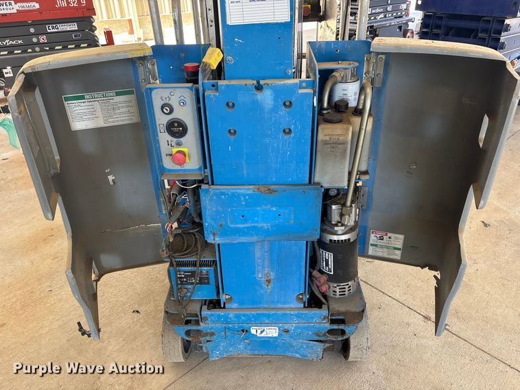 image for item DU0466 2010 Genie GR-20 vertical lift