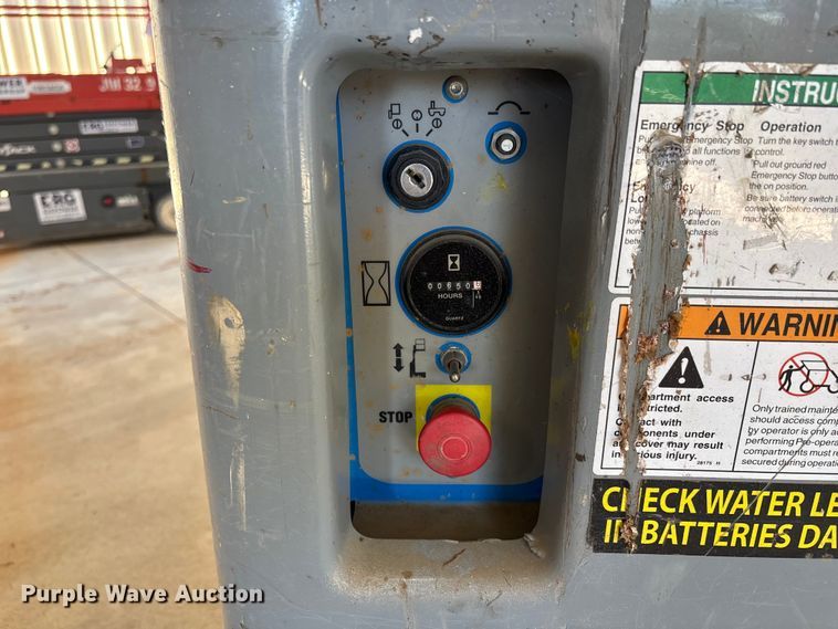 image for item DU0466 2010 Genie GR-20 vertical lift