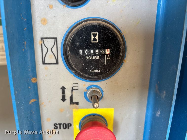 image for item DU0466 2010 Genie GR-20 vertical lift