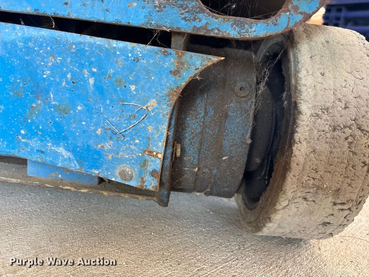 image for item DU0466 2010 Genie GR-20 vertical lift