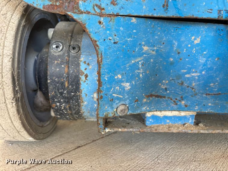 image for item DU0466 2010 Genie GR-20 vertical lift