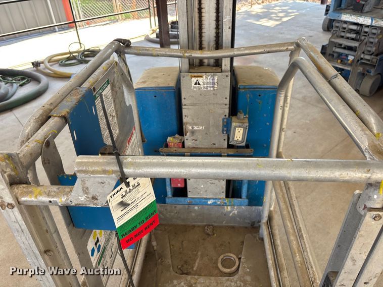 image for item DU0466 2010 Genie GR-20 vertical lift