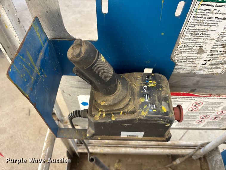 image for item DU0466 2010 Genie GR-20 vertical lift