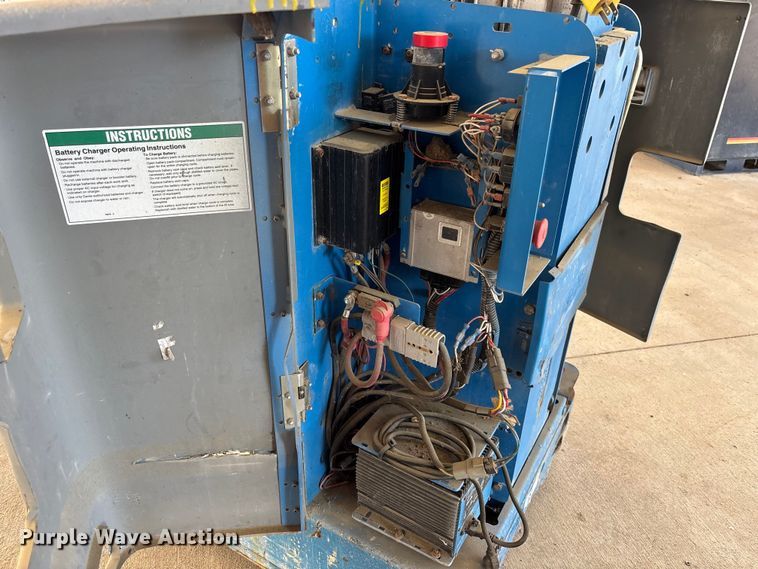 image for item DU0466 2010 Genie GR-20 vertical lift