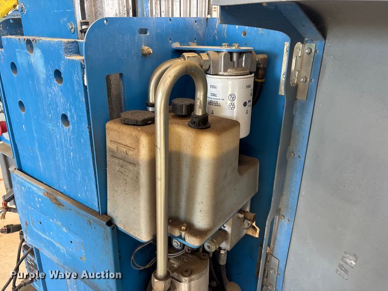 image for item DU0466 2010 Genie GR-20 vertical lift