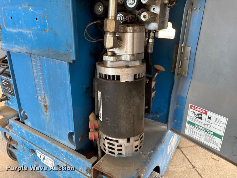 image for item DU0466 2010 Genie GR-20 vertical lift