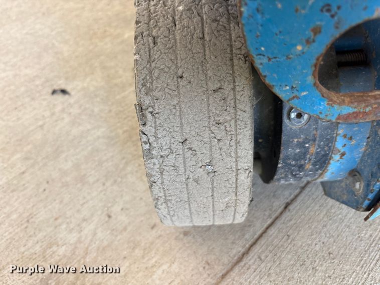 image for item DU0466 2010 Genie GR-20 vertical lift