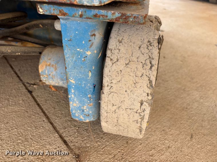 image for item DU0466 2010 Genie GR-20 vertical lift