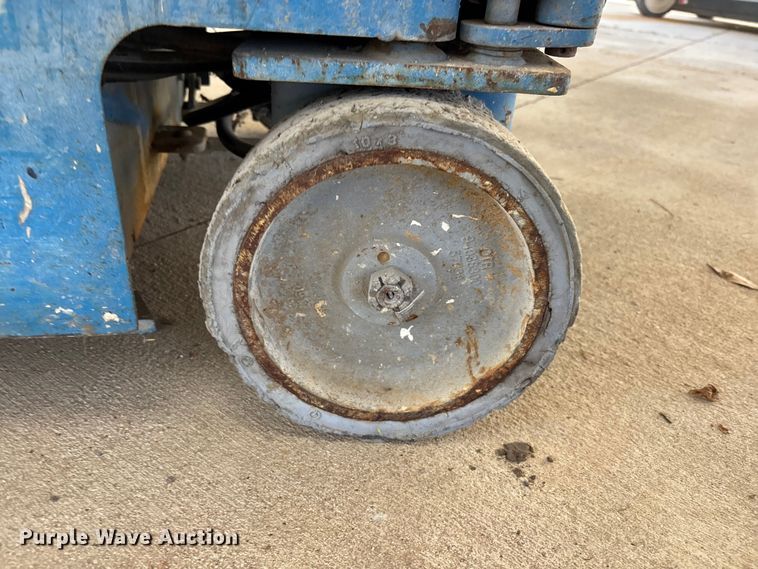 image for item DU0466 2010 Genie GR-20 vertical lift