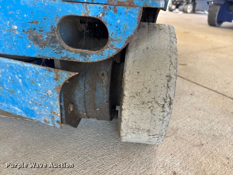 image for item DU0466 2010 Genie GR-20 vertical lift