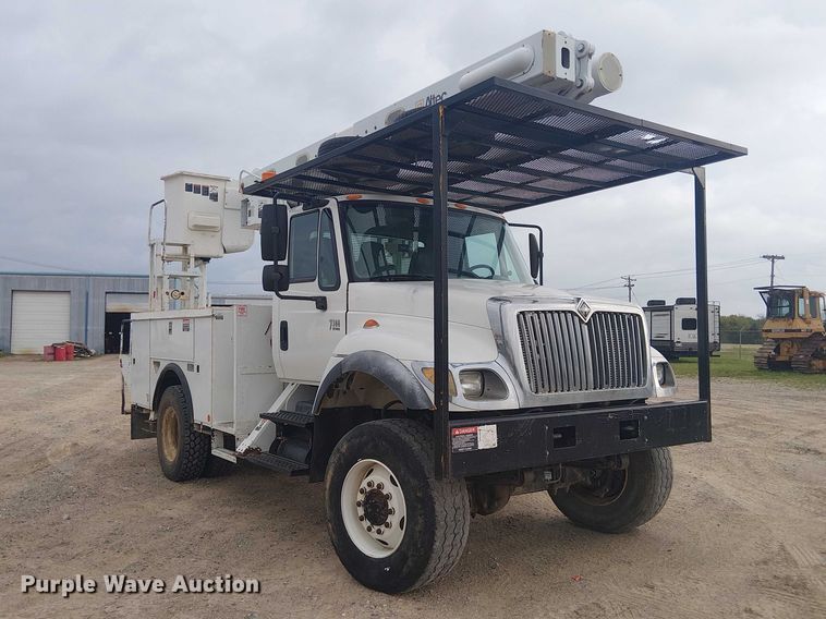image for item DU3113 2005 International 7300 bucket truck