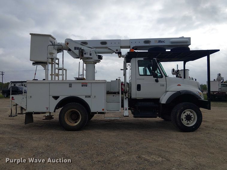 image for item DU3113 2005 International 7300 bucket truck