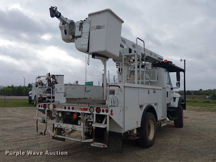 image for item DU3113 2005 International 7300 bucket truck