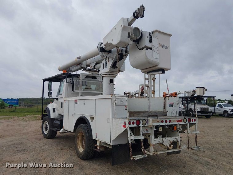 image for item DU3113 2005 International 7300 bucket truck