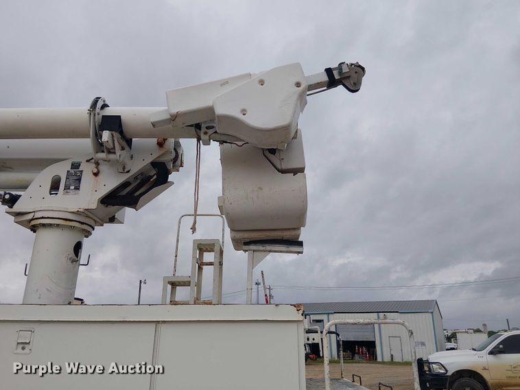 image for item DU3113 2005 International 7300 bucket truck