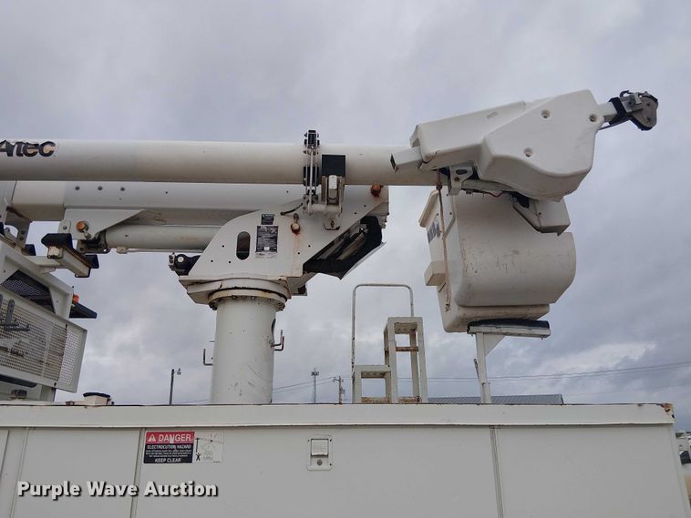 image for item DU3113 2005 International 7300 bucket truck