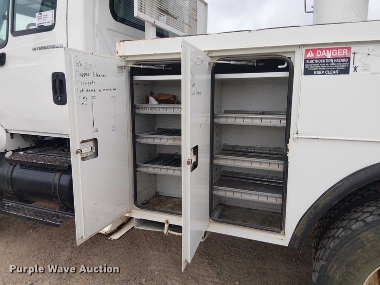 image for item DU3113 2005 International 7300 bucket truck