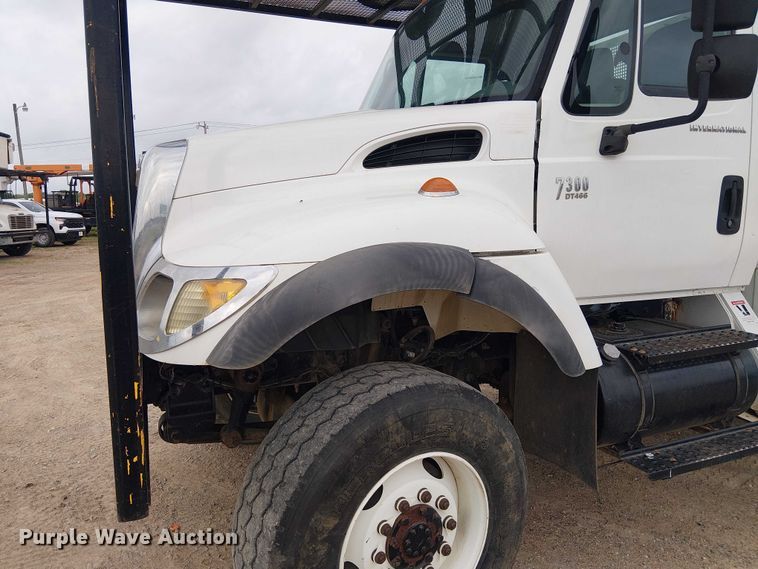 image for item DU3113 2005 International 7300 bucket truck