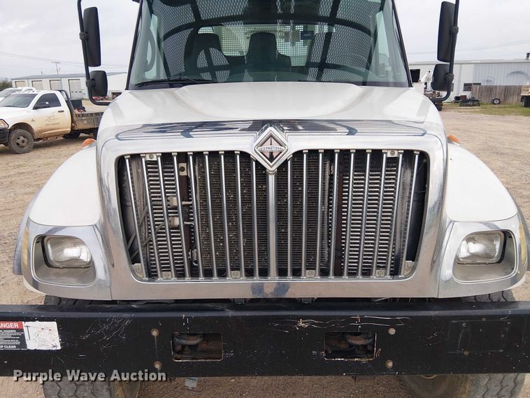 image for item DU3113 2005 International 7300 bucket truck