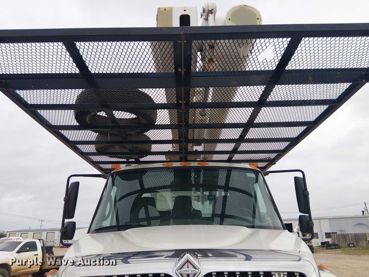 image for item DU3113 2005 International 7300 bucket truck