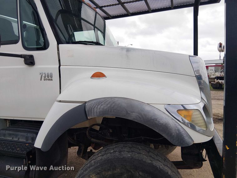 image for item DU3113 2005 International 7300 bucket truck