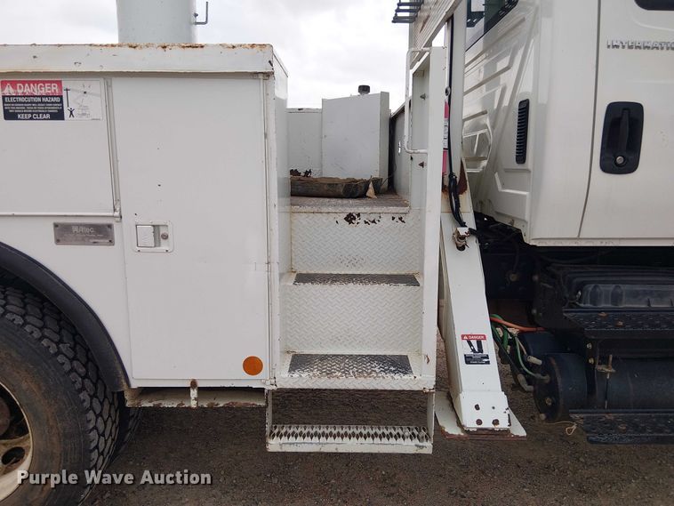 image for item DU3113 2005 International 7300 bucket truck