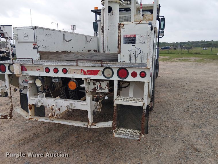 image for item DU3113 2005 International 7300 bucket truck