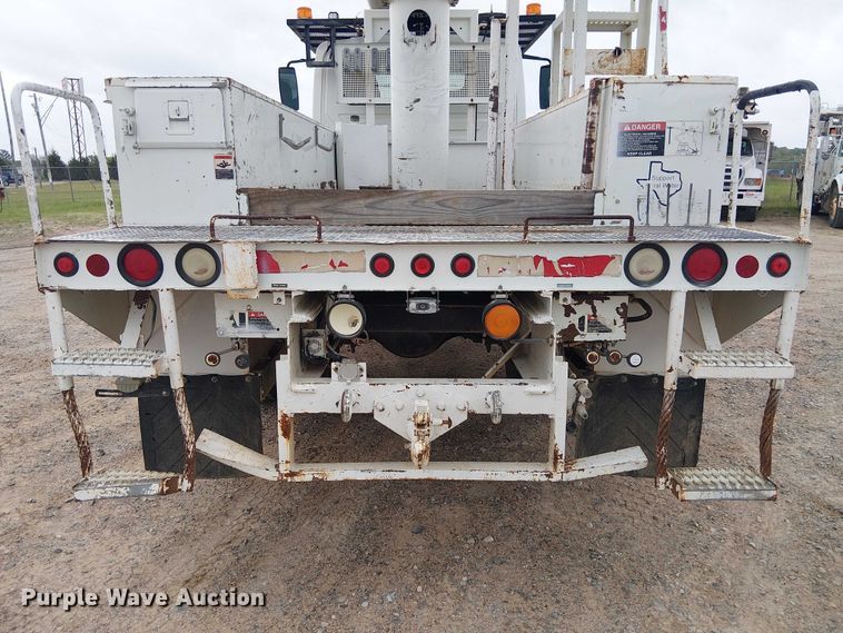 image for item DU3113 2005 International 7300 bucket truck