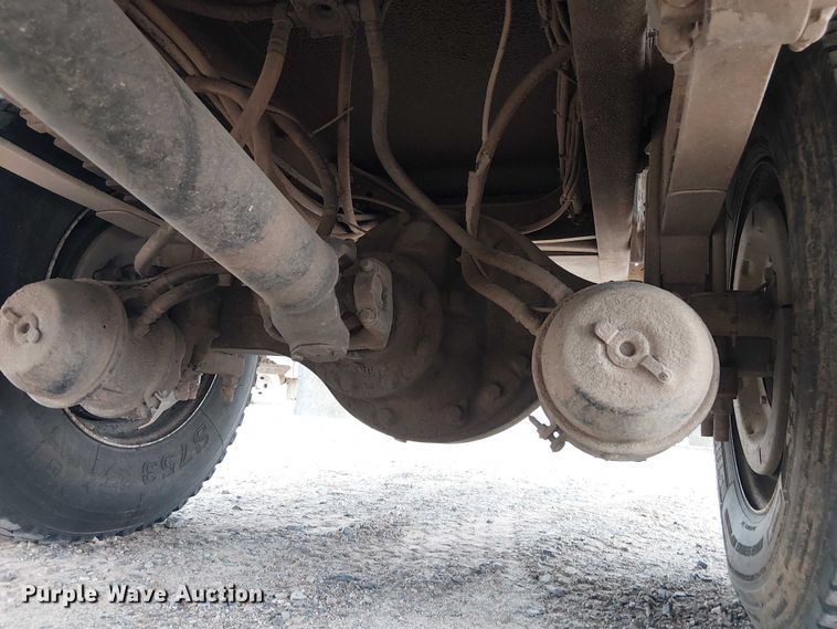 image for item DU3113 2005 International 7300 bucket truck