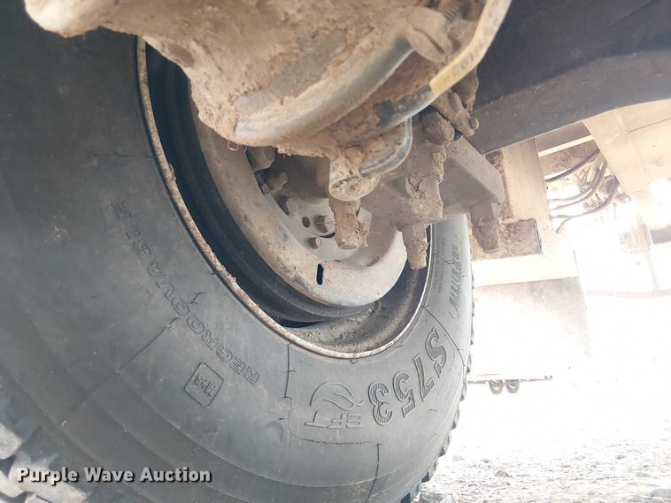 image for item DU3113 2005 International 7300 bucket truck