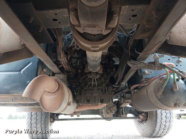 image for item DU3113 2005 International 7300 bucket truck